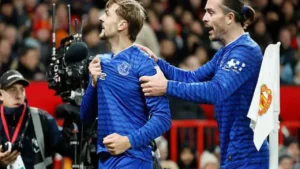 مانشستر يونايتد ينهار بعشرة لاعبين ويخسر 0-1 أمام إيفرتون على «أولد ترافورد»